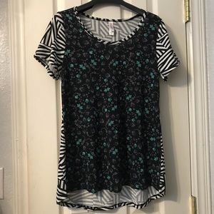 Lularoe Tee Small Geometric back